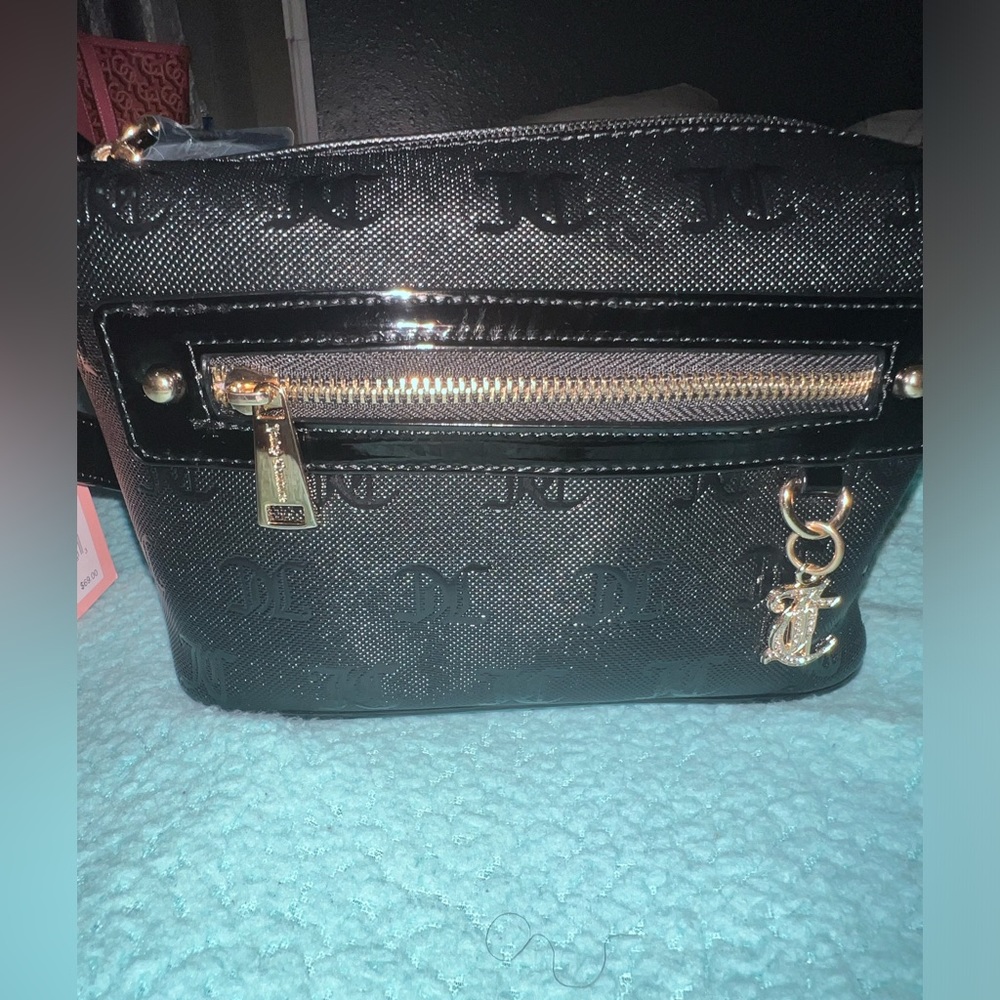 Black shoulder bag!